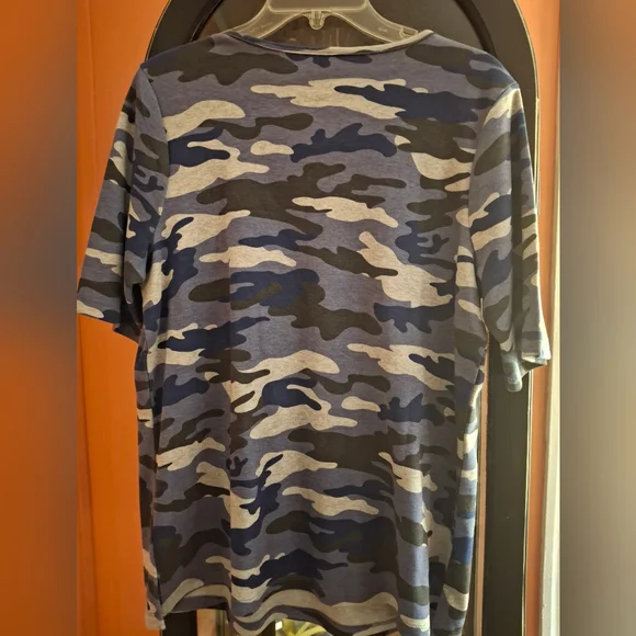 Quacker Factory Blue CAMO Jeweled Neck Women's Med T-Shirt EXCEL - Picture 11 of 12